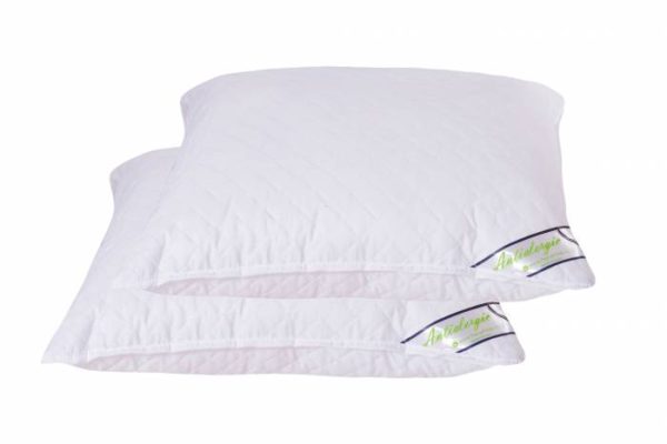 set_2_perne_matlasate_antialergice_nixia_70x70_cm_alb.jpg Set complet pentru noptile reci Pilota + 2 perne 50*70
