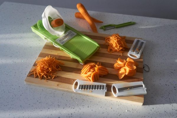 Razatoare multifunctionala Vanora Home, 7 piese, 32 x 12 cm, verde/alb