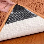 Set 4 Triunghiuri Adezive Anti Alunecare, Auto Adezive, pentru Fixare Covor, 16cm, Garami Shop