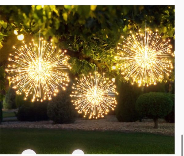 Instalatie tip papadie cu 500 LED