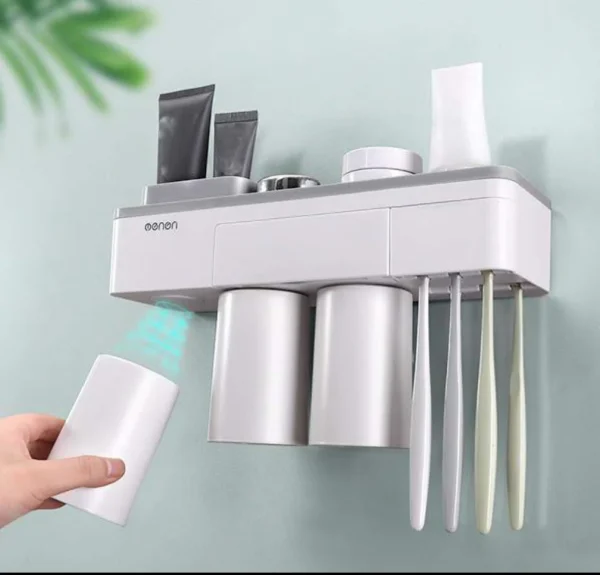 Suport 3 pahare magnetice si dispenser pasta de dinti cu 6 periute
