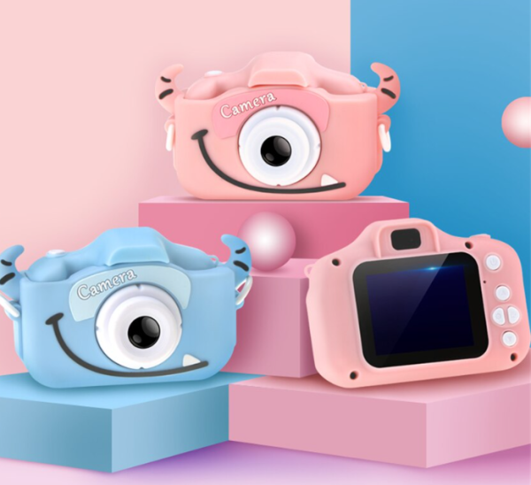 Camera foto digitala pentru copii, functie foto/video, 12MP, 5 Jocuri Incluse, Slot Card MicroSD Max. 32GB Roz